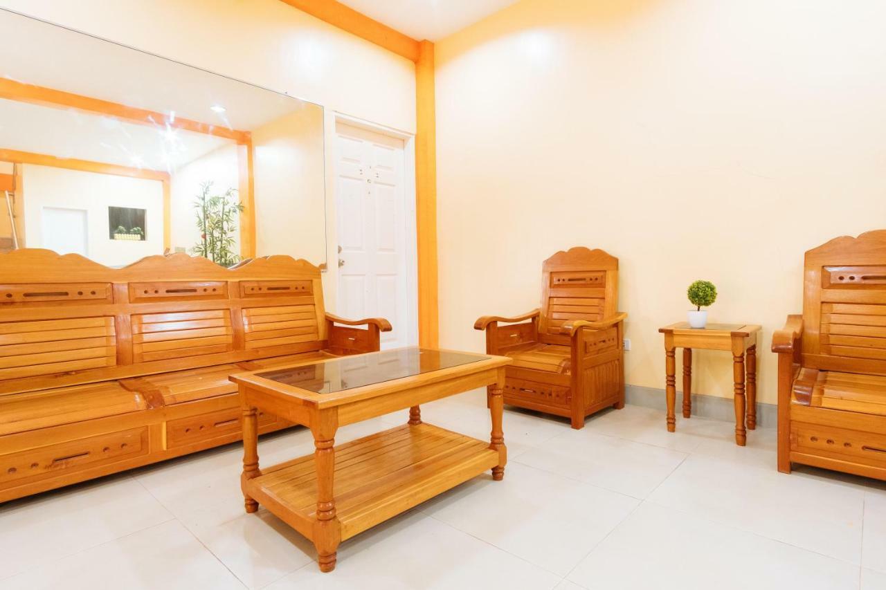 Отель Reddoorz Premium @ Gabinete Road Palawan Пуэрто-Принцеса Экстерьер фото