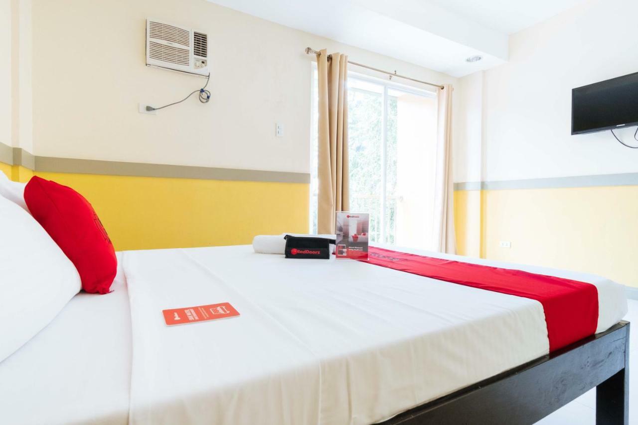 Отель Reddoorz Premium @ Gabinete Road Palawan Пуэрто-Принцеса Экстерьер фото