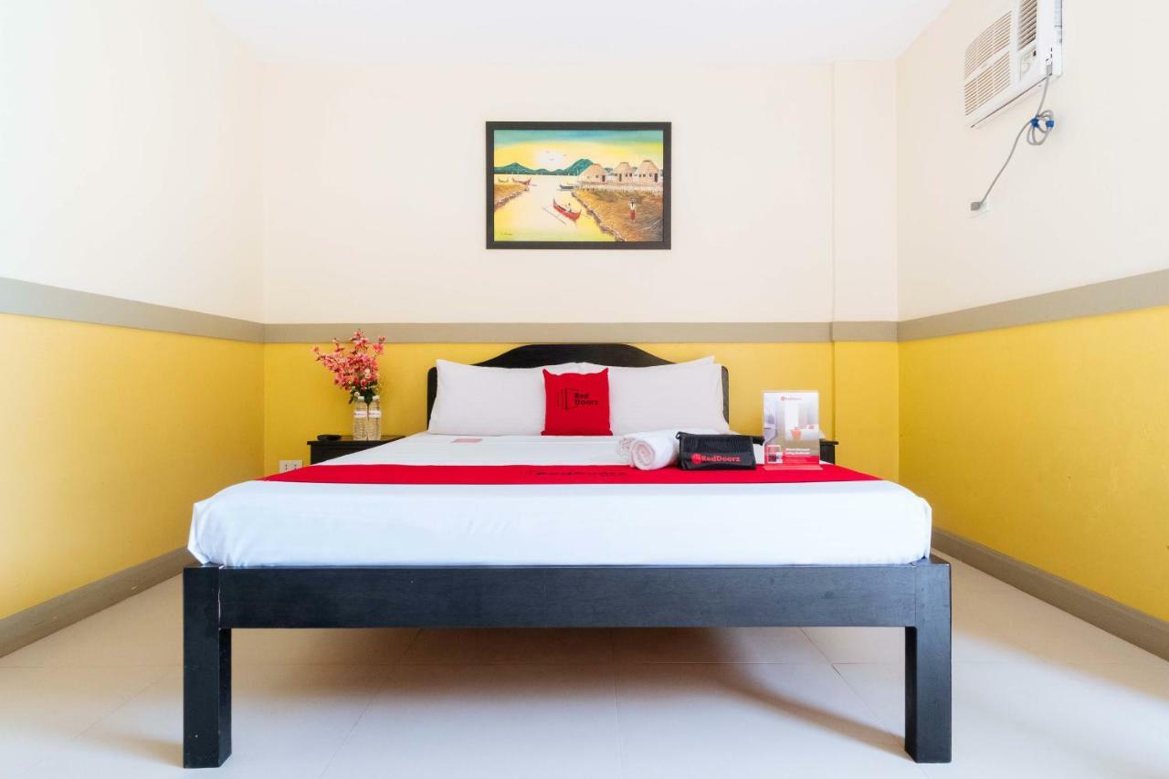 Отель Reddoorz Premium @ Gabinete Road Palawan Пуэрто-Принцеса Экстерьер фото
