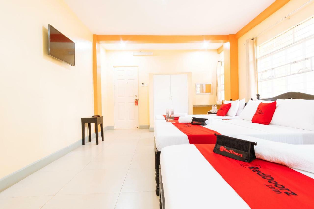 Отель Reddoorz Premium @ Gabinete Road Palawan Пуэрто-Принцеса Экстерьер фото